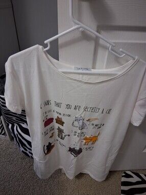 Women's Lilicloth cat graphic t-shirt